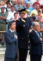 Koizumi visits Arlington National Cemetery